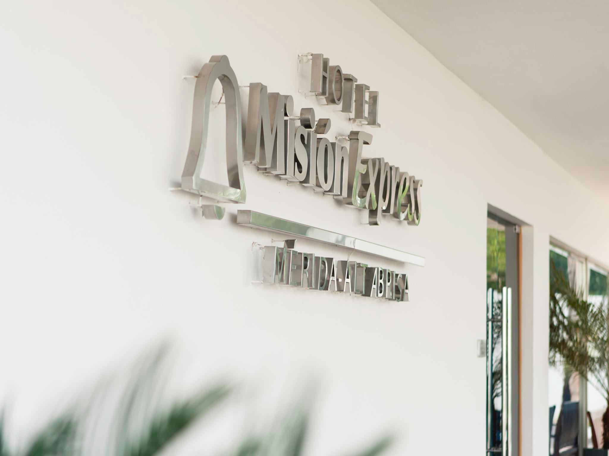Mision Express Merida Altabrisa Exterior photo
