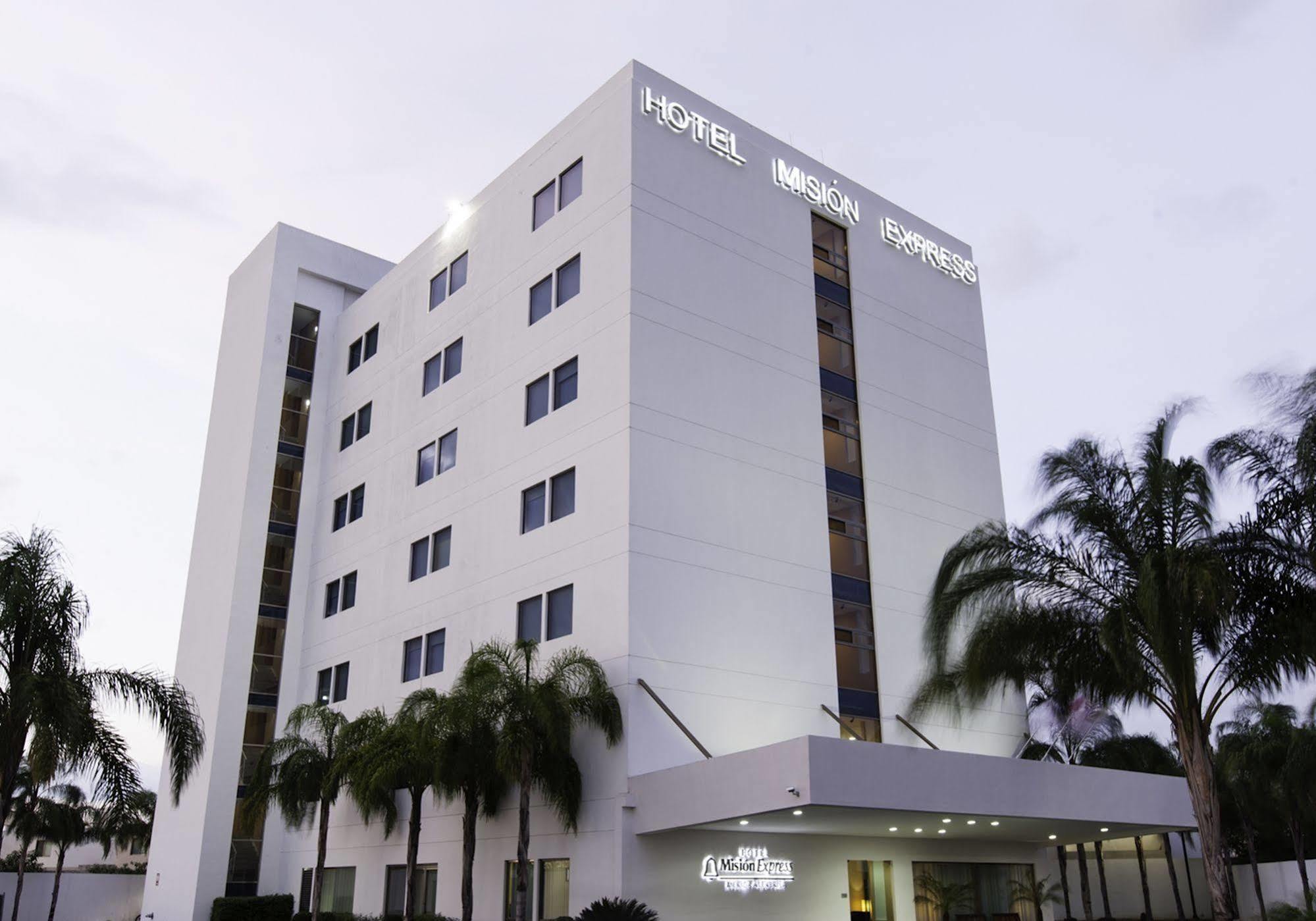 Mision Express Merida Altabrisa Exterior photo